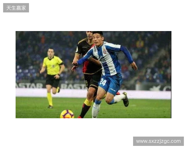 西班牙名嘴：维尼在替补席发笑不职业，在哪都该被开除