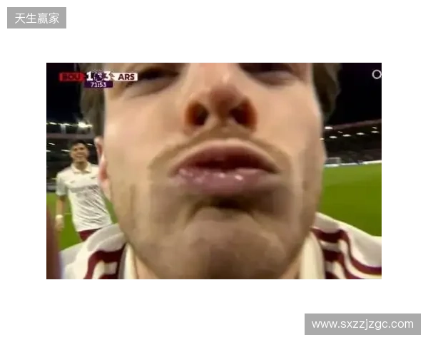 小雷:摄像机都是口水,得管你收费了!赖斯:只是轻吻了一下😂