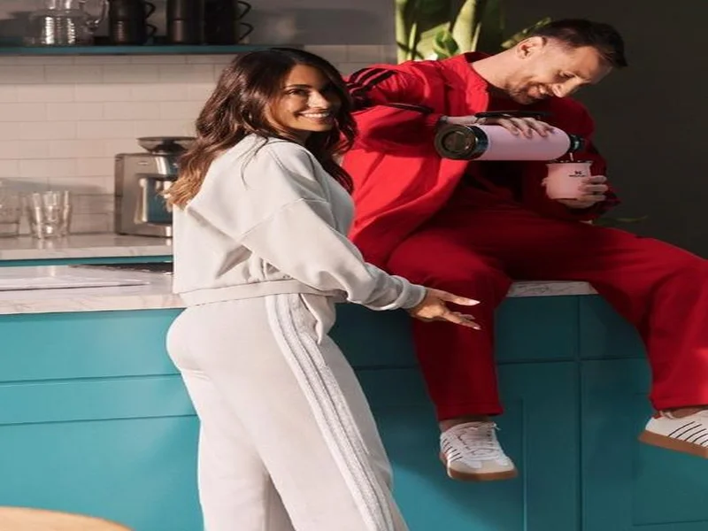 安东内拉一袭黄色长裙亮相，和梅西共度圣诞节